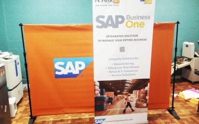 Backwall and retractable banner stand