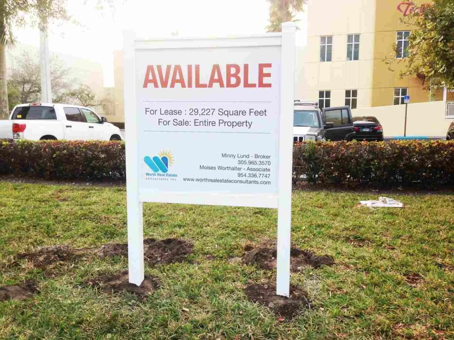 real-estate-post-signs-1-1536x1152